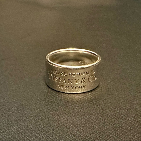 Return to Tiffany Wide Ring - Picture 6 of 6